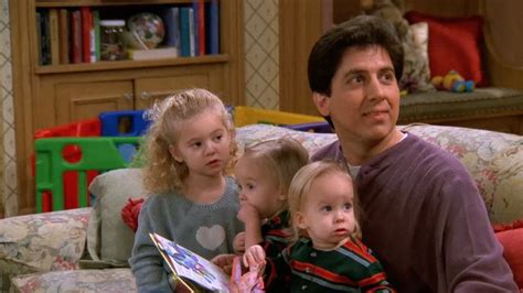 Watch Everybody Loves Raymond Season 1 Streaming .